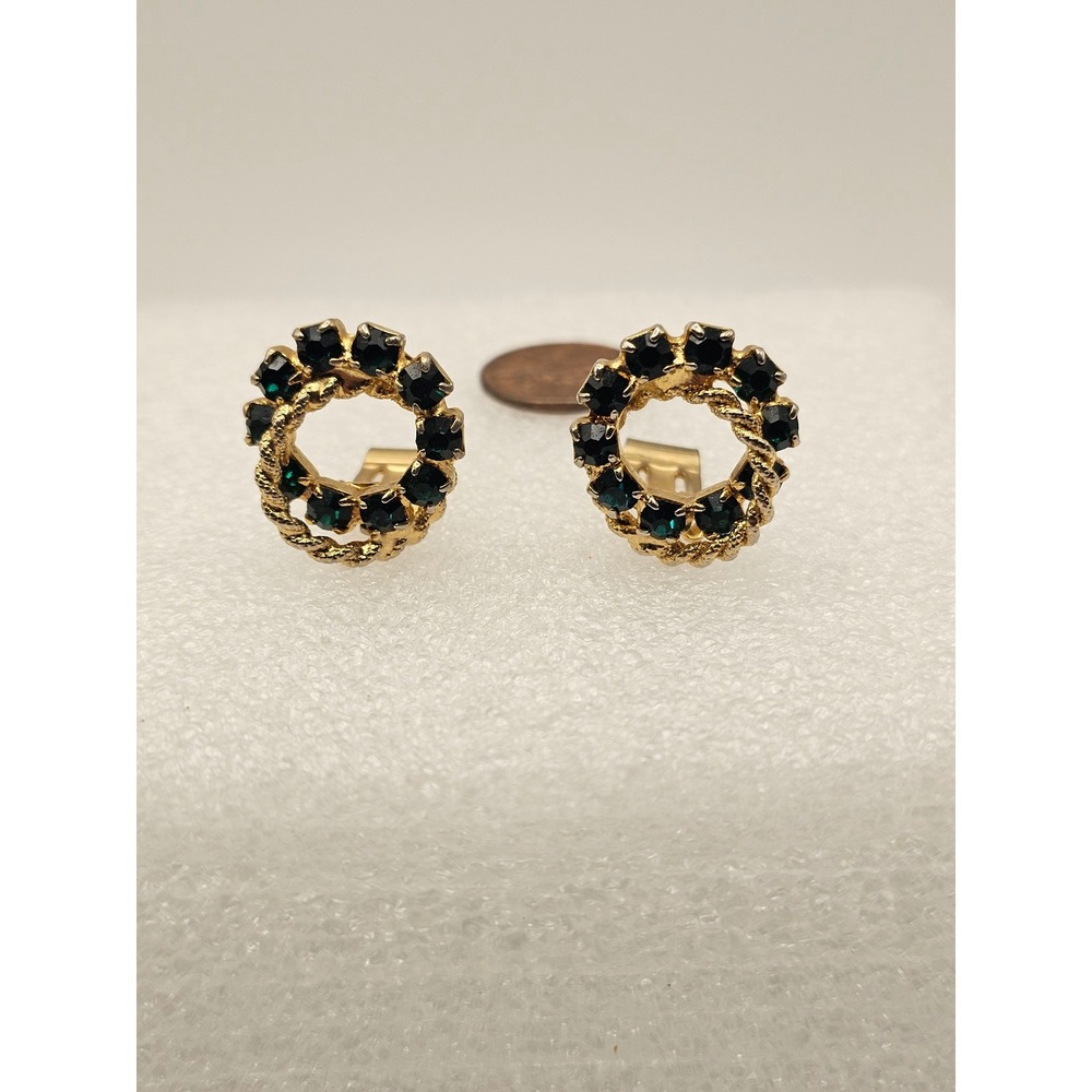 BSK Vintage Gold Tone Emerald Green Rhinestone Wreath Clip On Earrings - Picture 1 of 4